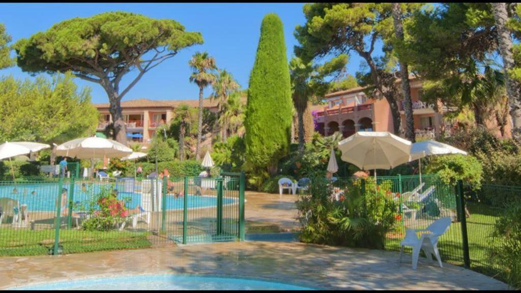 Entre Mer Et Piscine Hyeres Exterior photo